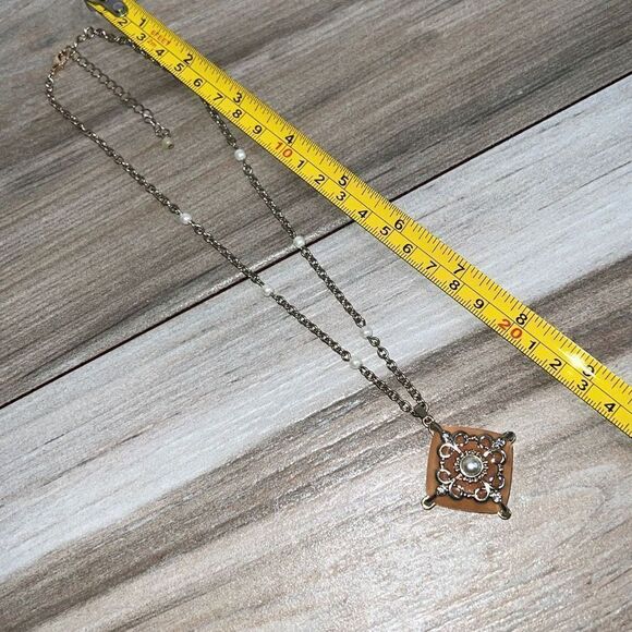 Victoria Style Gold Tone Beaded Necklace With Adjustable Chain - Picture 3 of 6